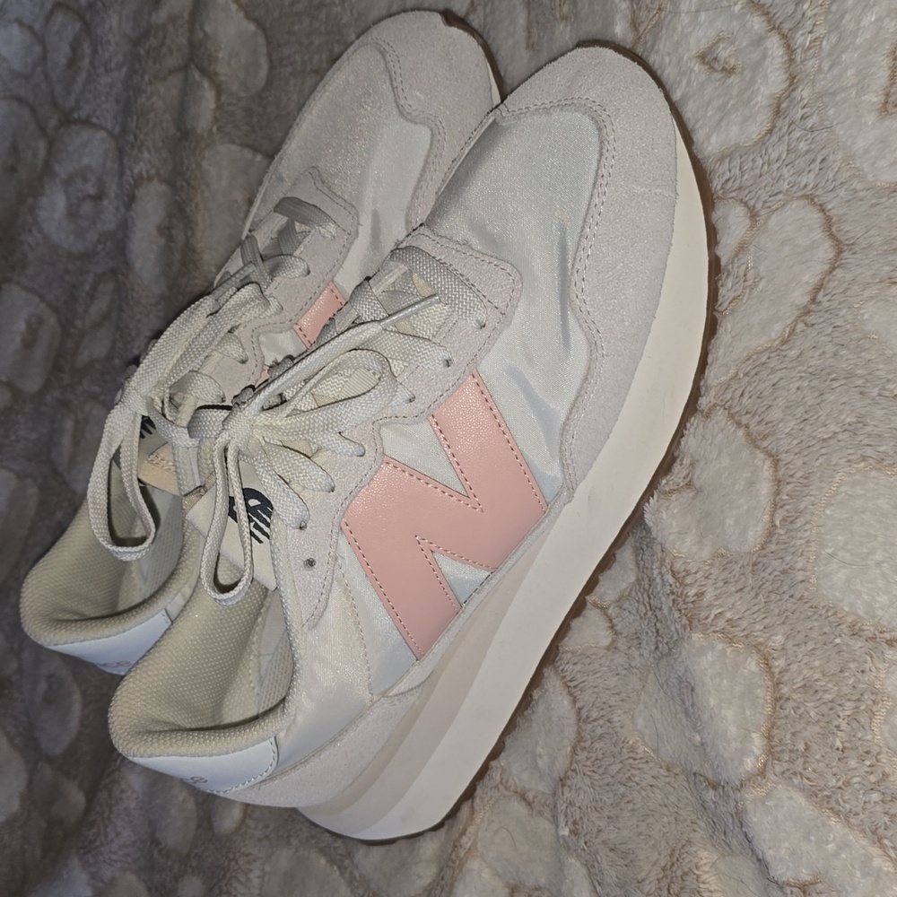New Balance 237